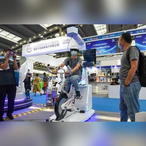 《虚实万象》2026前瞻：小萝莉试玩体验，游戏界新宠！