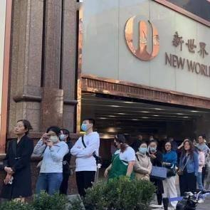 《LOL无尽狂潮武器盘点：全英雄最强装备推荐》