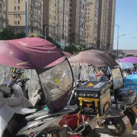 《网吧通宵传奇：泡面捡漏，青春回忆》