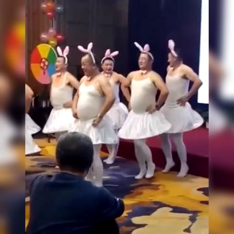 《剑星星刃》终极兔女郎时装获取秘籍揭秘！