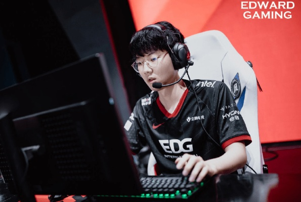 EDG替补逆袭T1！台籍LOL选手神级表现，追梦之旅开启