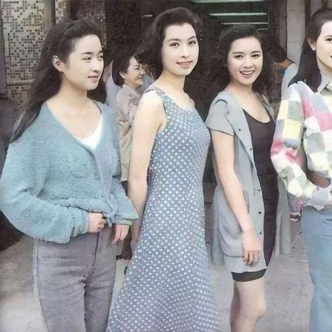 《PS商店AI游戏泛滥：低投入作品引发玩家热议》