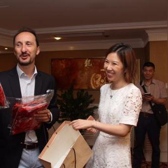 《胜利女神旗袍秀：苏州园林惊艳亮相》